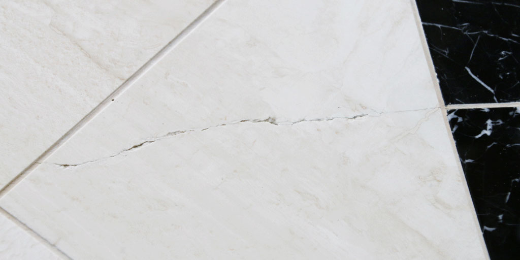 What Causes Crystalline Fractures in Marble?